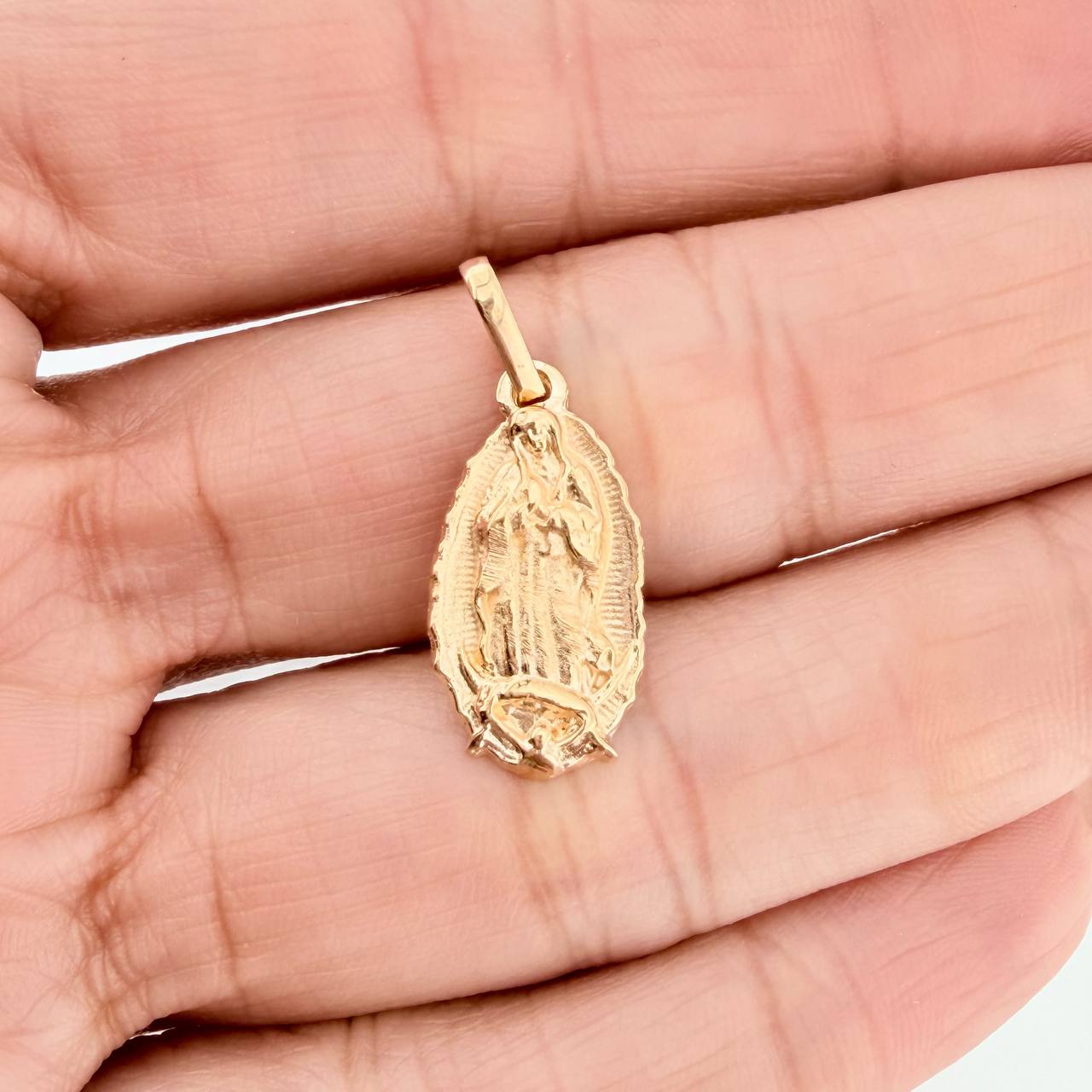 Dije Virgen Guadalupe 1.85gr / 2.5cm / Oro Amarillo 18K $