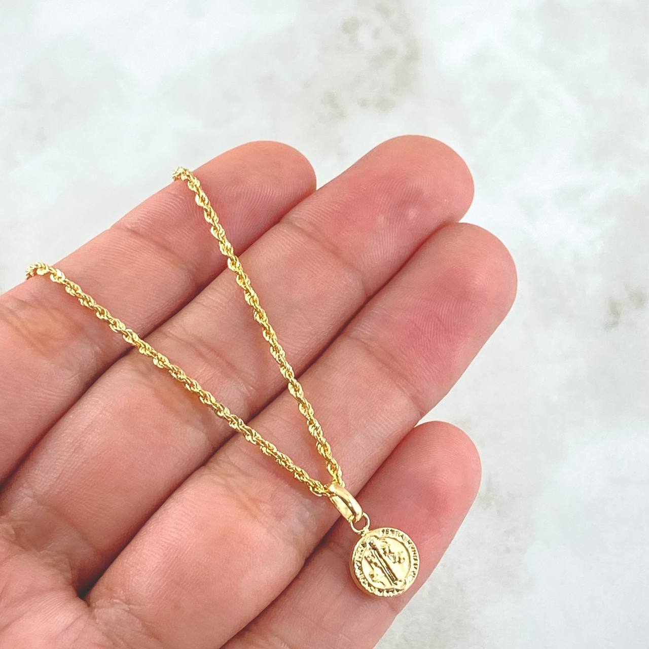 Set Cadena Lazo 1.65gr / 60cm / 1.5mm + Dije San Benito 0.45gr / 1.5cm Troquelado 2.1gr Oro Amarillo 18K (Oferta) ©