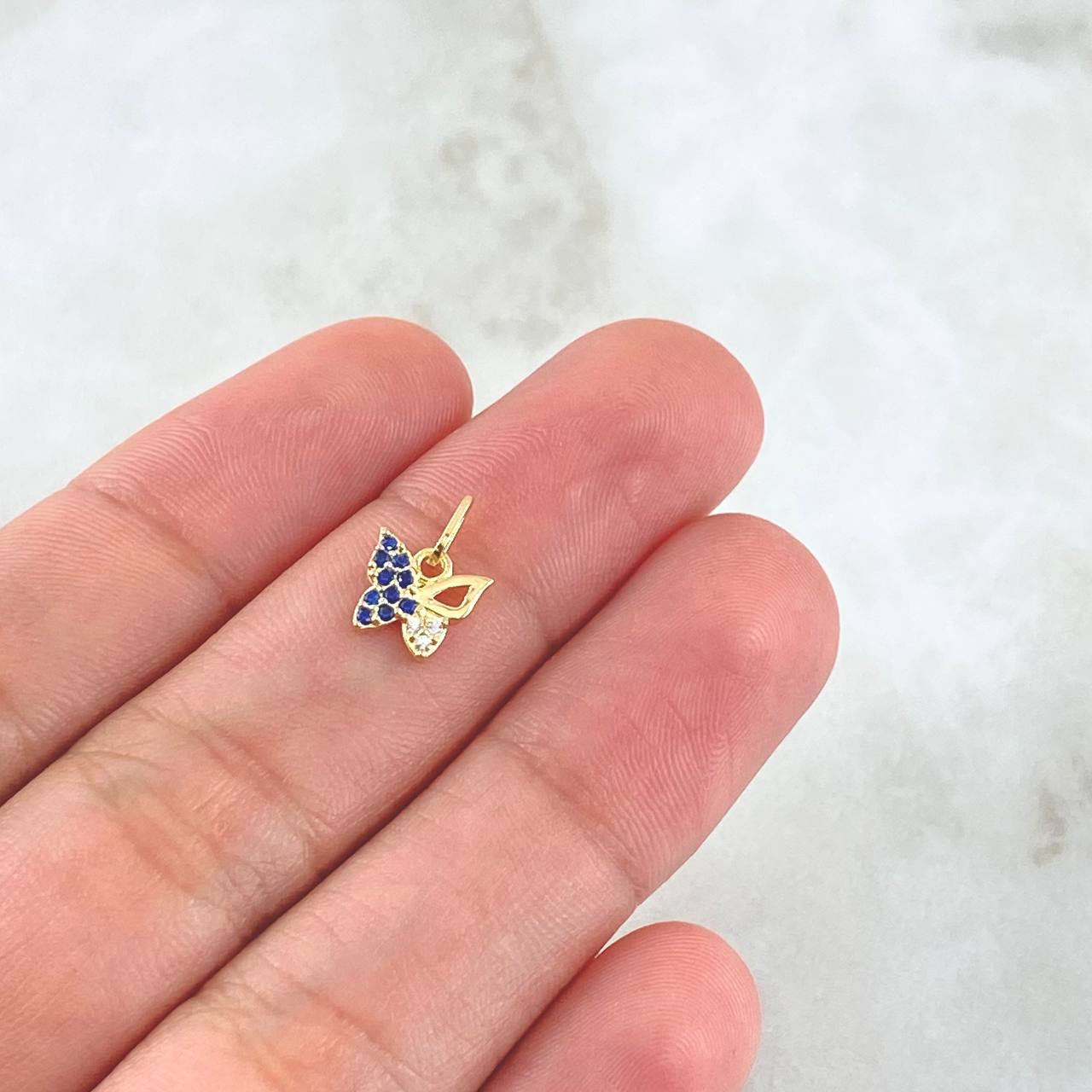 Dije Mariposa Parcial 0.4gr / 1cm / Circones Azul y Blancos Oro Amarillo 18K *