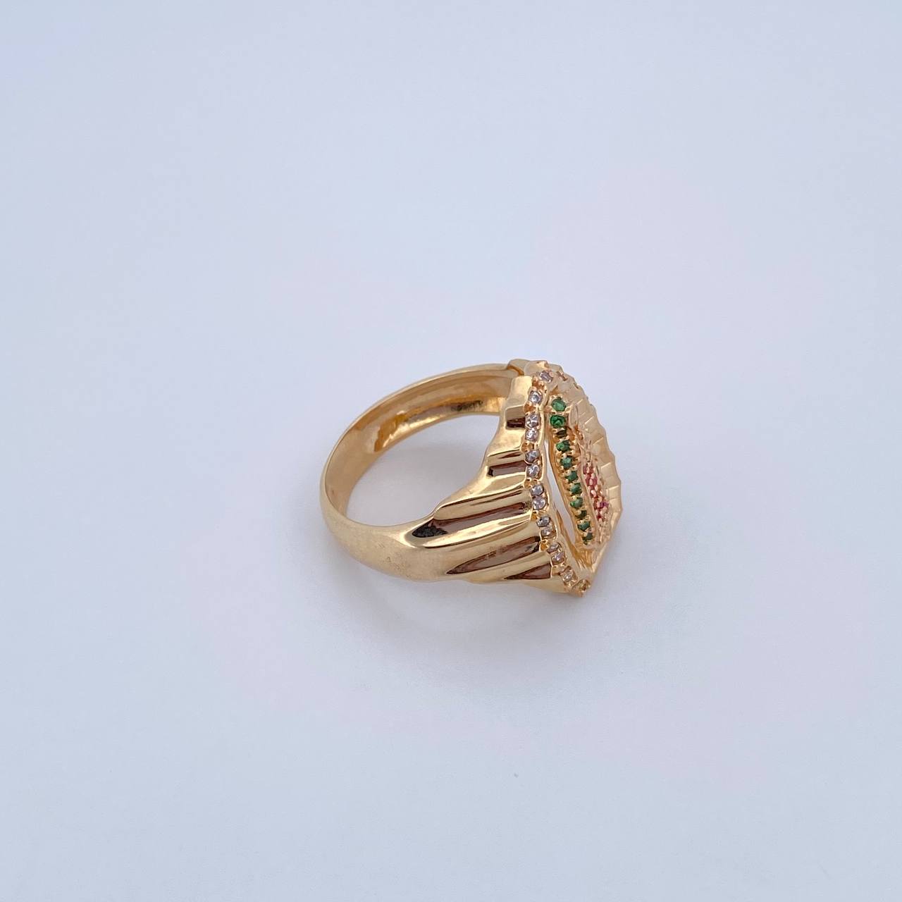 Anillo Virgen Guadalupe 7.45gr / T6 3/4 / Circones Fucsias Verdes Blancos Oro Amarillo 18K &