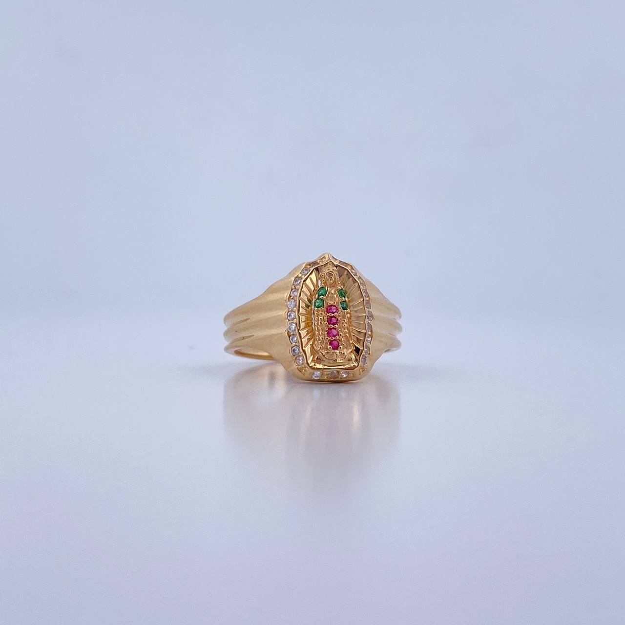 Anillo Virgen Guadalupe 4.5gr / T7 1/4 / Circones Fucsias Verdes Blancos Oro Amarillo 18K &