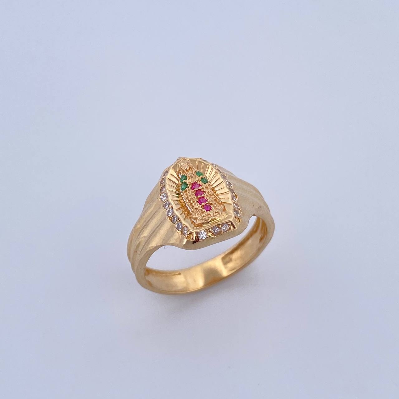 Anillo Virgen Guadalupe 4.5gr / T7 1/4 / Circones Fucsias Verdes Blancos Oro Amarillo 18K &