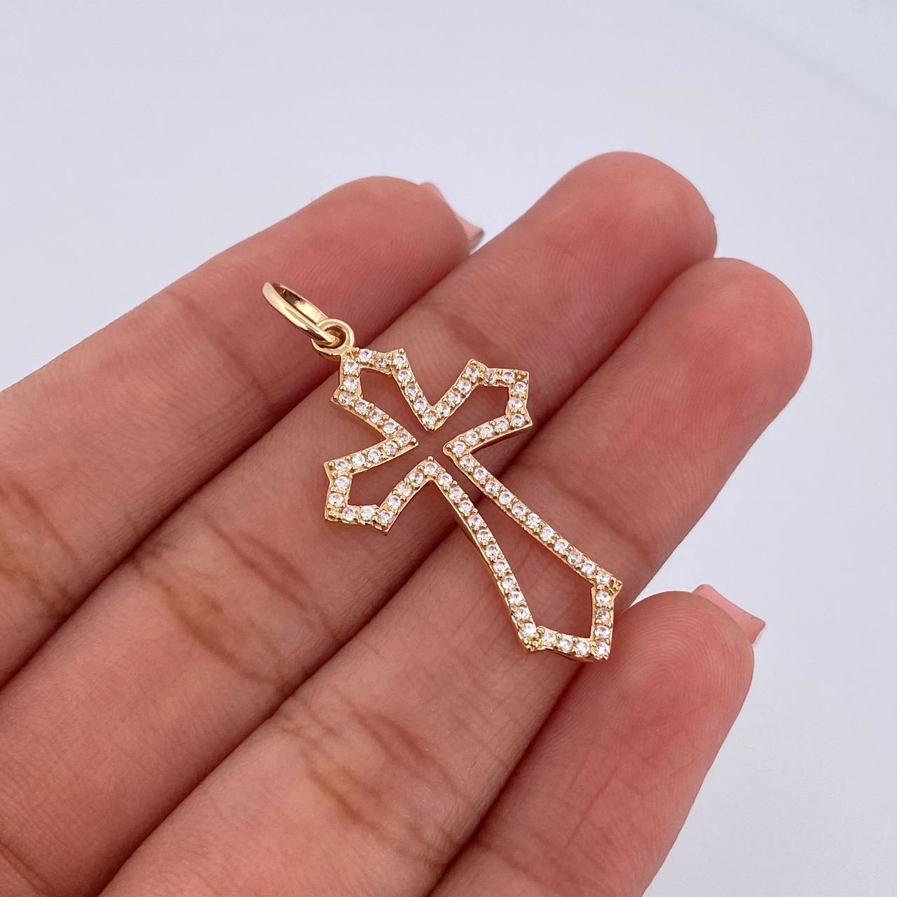 Dije Silueta Cruz Gotica 1.65gr / 3.5cm / Circones Blancos Oro Amarillo 18K $