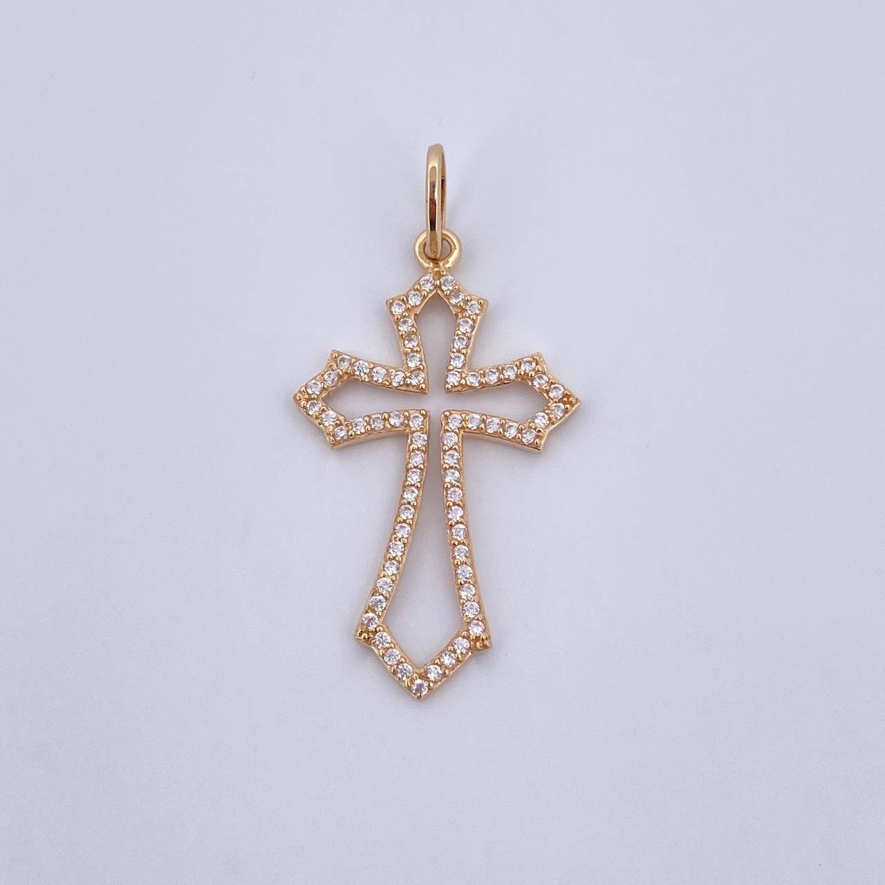 Dije Silueta Cruz Gotica 1.65gr / 3.5cm / Circones Blancos Oro Amarillo 18K $