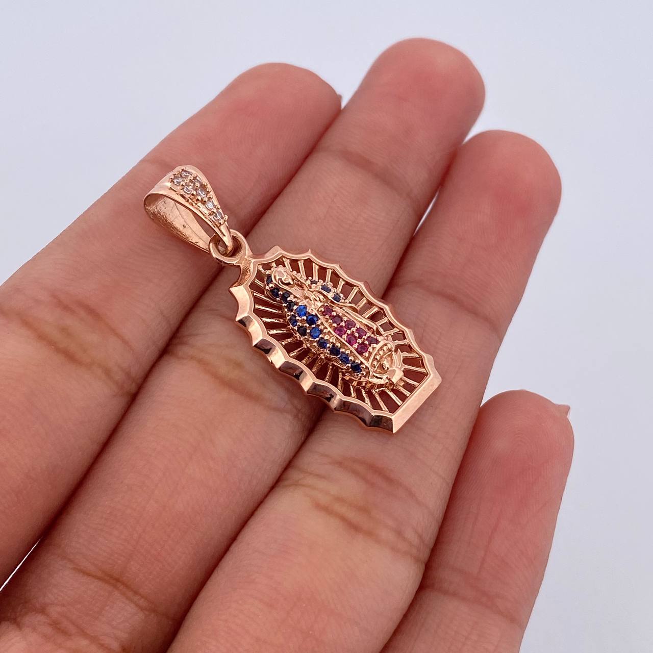 Dije Virgen Guadalupe 3.1gr / 3cm / Circones Fucsias Azules Blancos  Oro Rosa 18K $