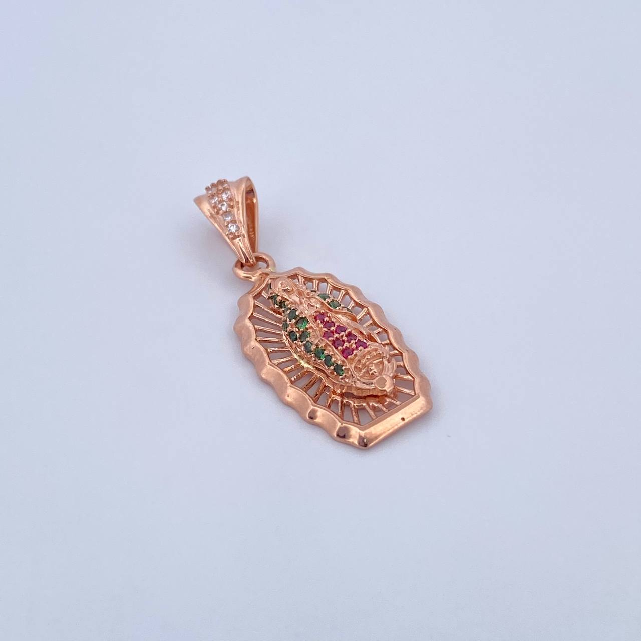 Dije Virgen Guadalupe 2.8gr / 3cm / Circones Fucsias Verdes Blancos Oro Rosa 18K $