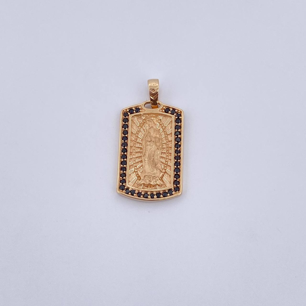 Dije Placa Virgen Guadalupe 2.35gr / 2.2cm / Circones Negros Oro Amarillo 18K $