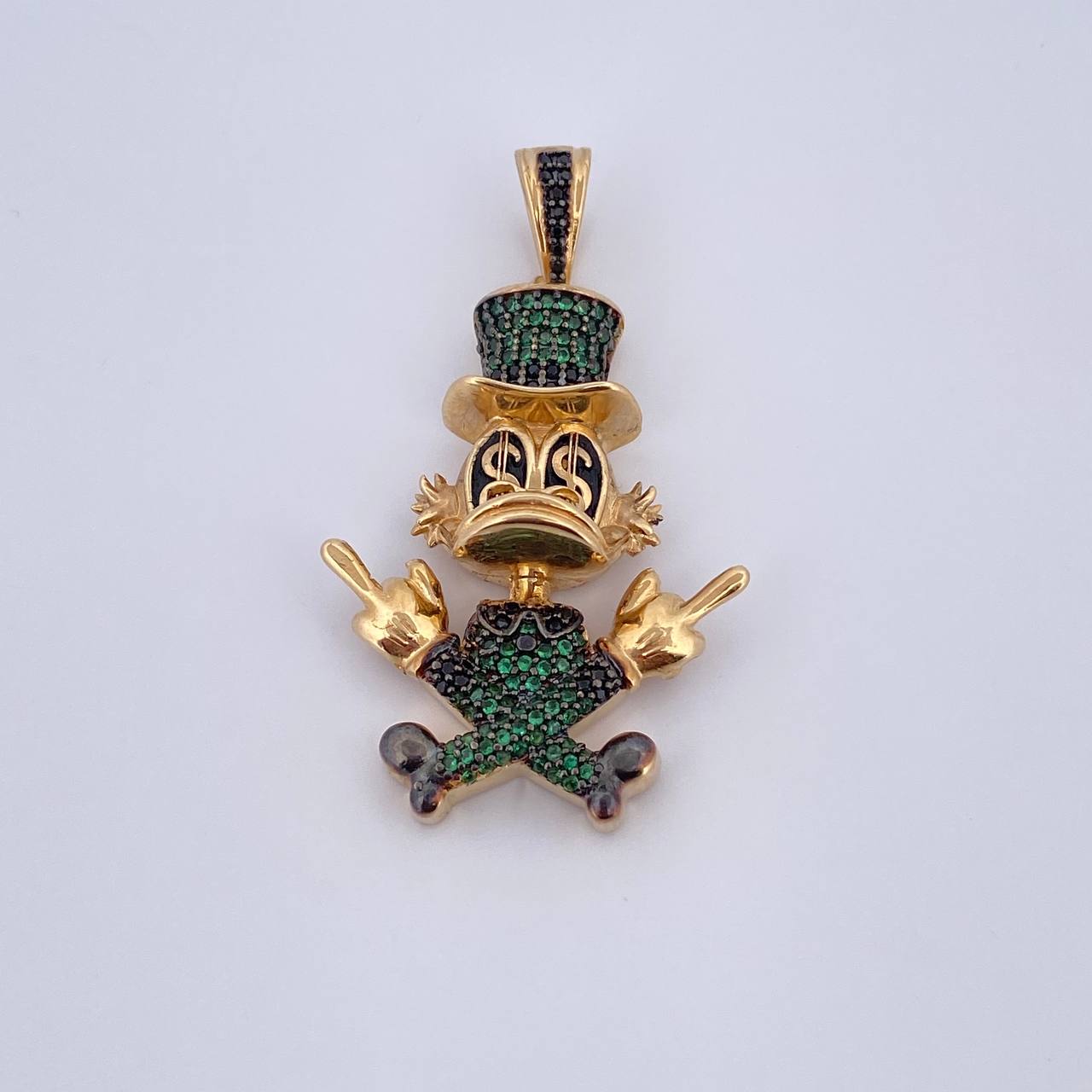 Dije Pato Sombrero 11.25gr / 4.5cm / Circones Negros Verdes Dos Oros Amarillo Negro 18K $