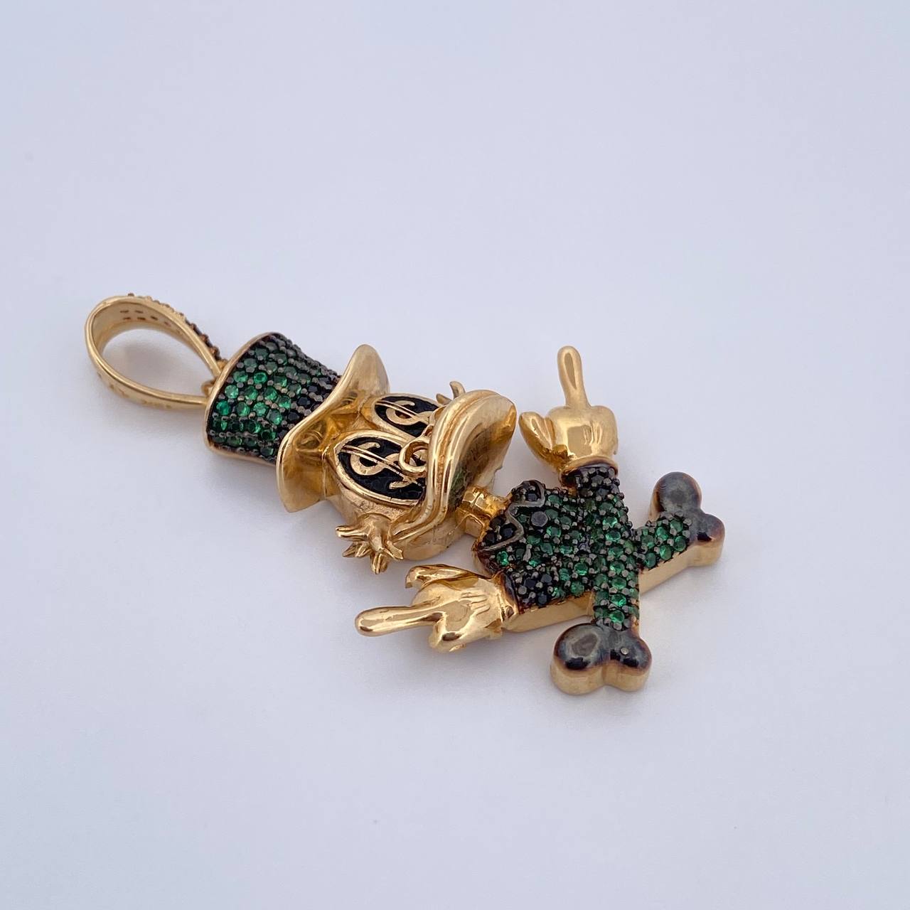 Dije Pato Sombrero 11.25gr / 4.5cm / Circones Negros Verdes Dos Oros Amarillo Negro 18K $