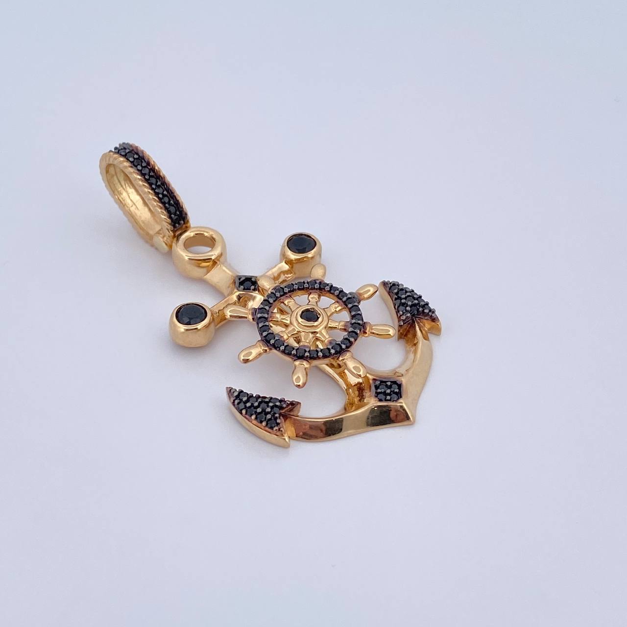 Dije Ancla Timon 5.6gr / 4.5cm / Circones Negros Dos Oros Negro Amarillo 18K $