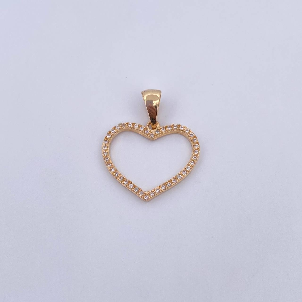 Dije Silueta Corazon 1.7gr / 2.5cm / Circones Blancos Oro Amarillo 18K $