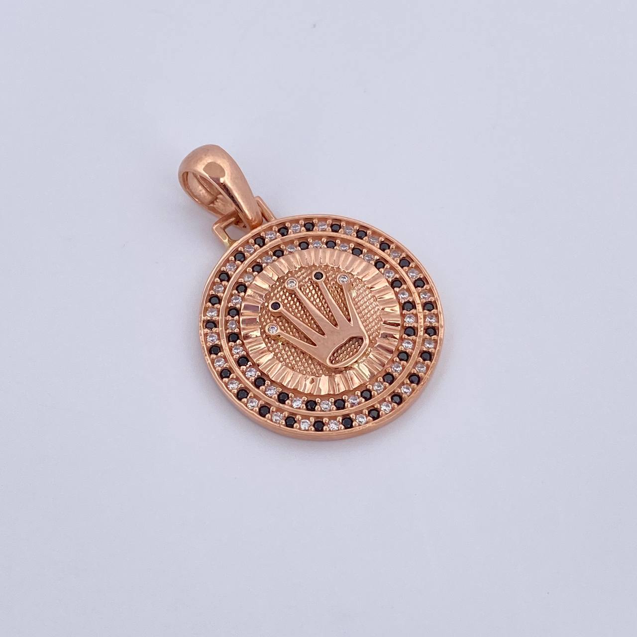 Dije Medalla Corona RX 4.25gr / 3.1cm / Circones Negros Blancos Oro Rosa 18K $