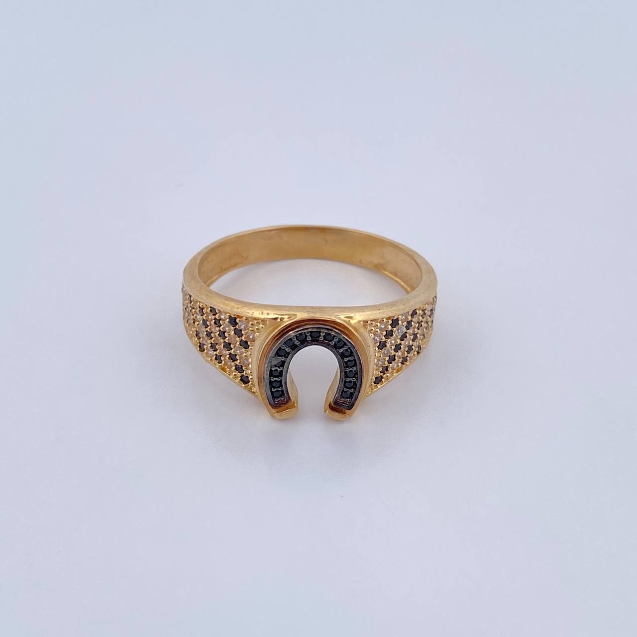 Anillo Herradura 6.15gr / T11 3/4 / Circones Negros Blancos Dos Oros Negro Amarillo 18K $