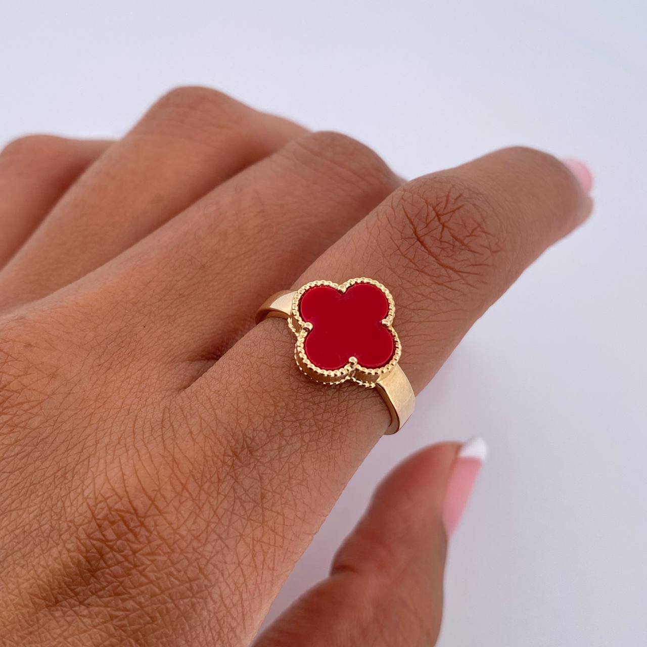 Anillo Trebol 2.85gr / T5 3/4 / Piedra Roja Oro Amarillo 18K $