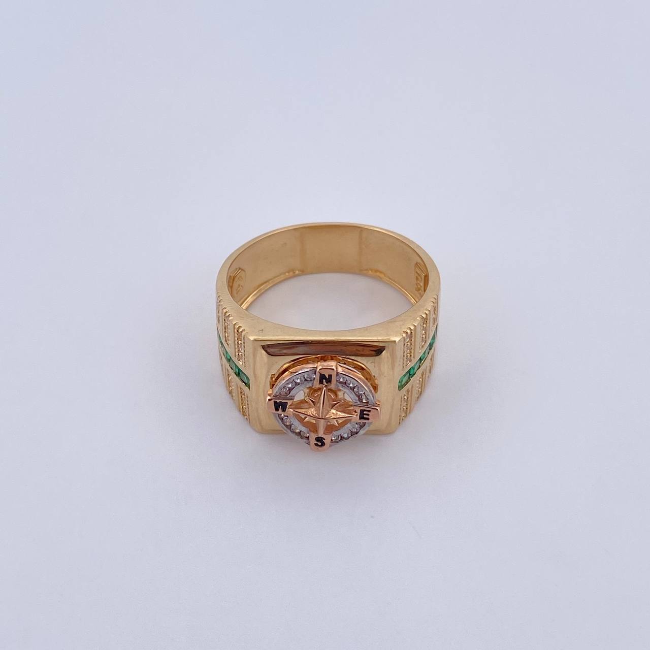 Anillo Brujula 9.15gr / T10 / Circones Verdes Blancos Tres Oros 18K $