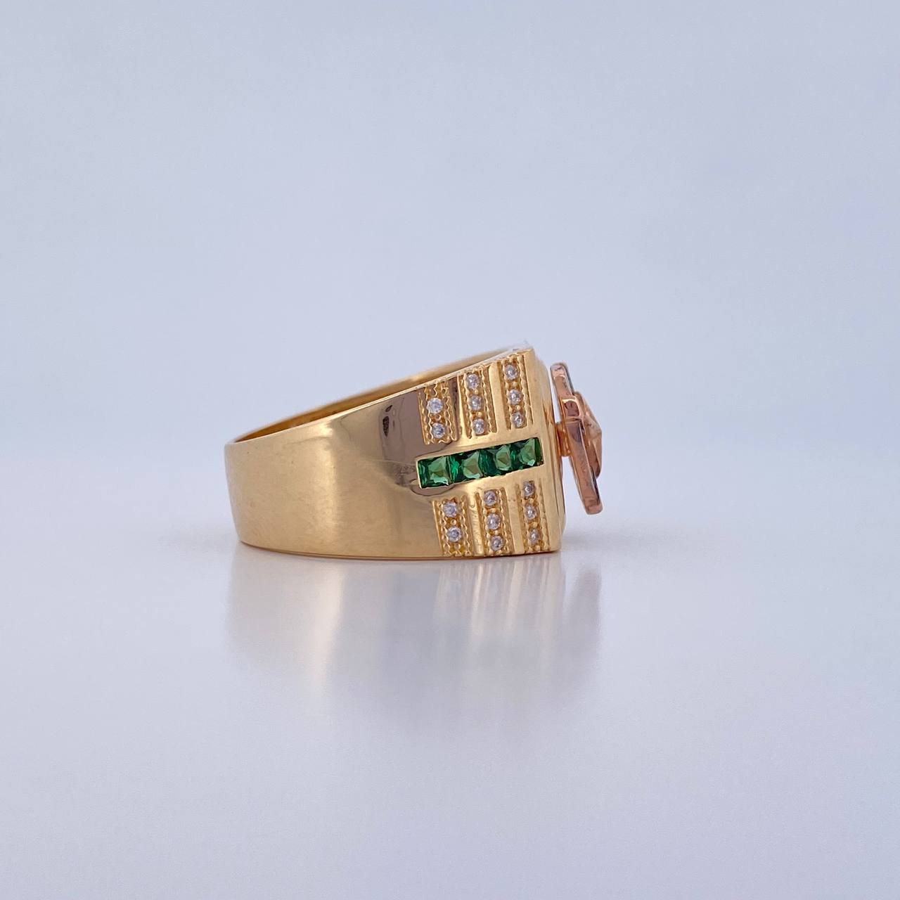 Anillo Brujula 9.15gr / T10 / Circones Verdes Blancos Tres Oros 18K $