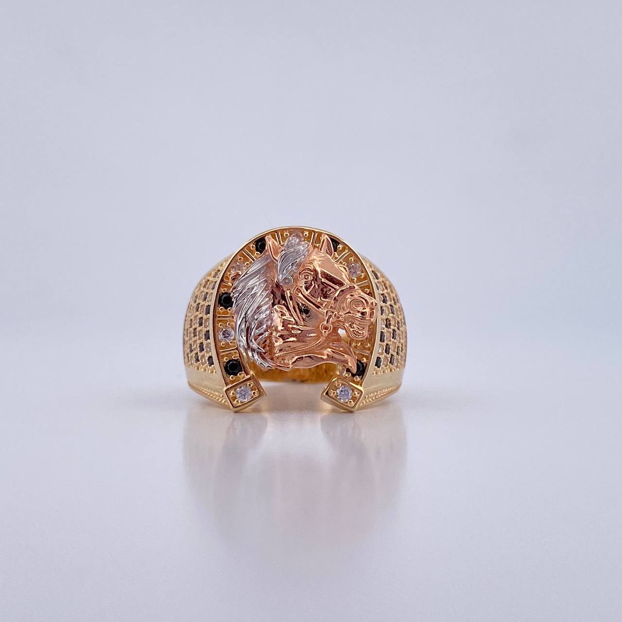 Anillo Herradura Caballo 8.3gr / T9 / Circones Negros Blancos Tres Oros 18K $