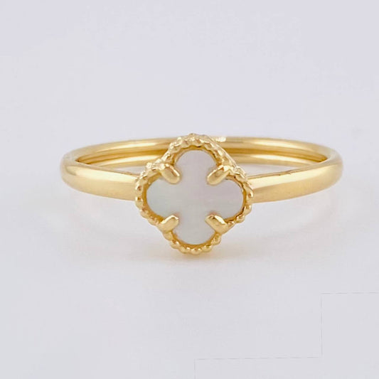 Anillo Trebol Nacar Blanco 1.2 g / T6 3/4 Oro Amarillo 18K