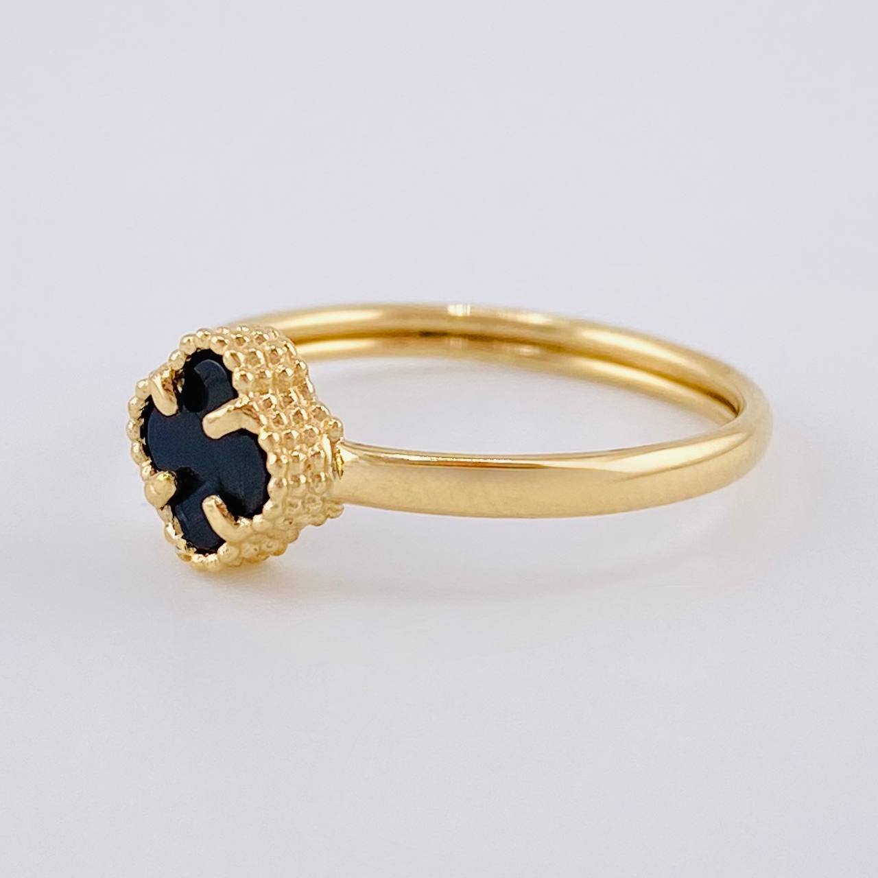 Anillo Trebol Onix Negro 1.15 g / T6 3/4 Oro Amarillo 18K