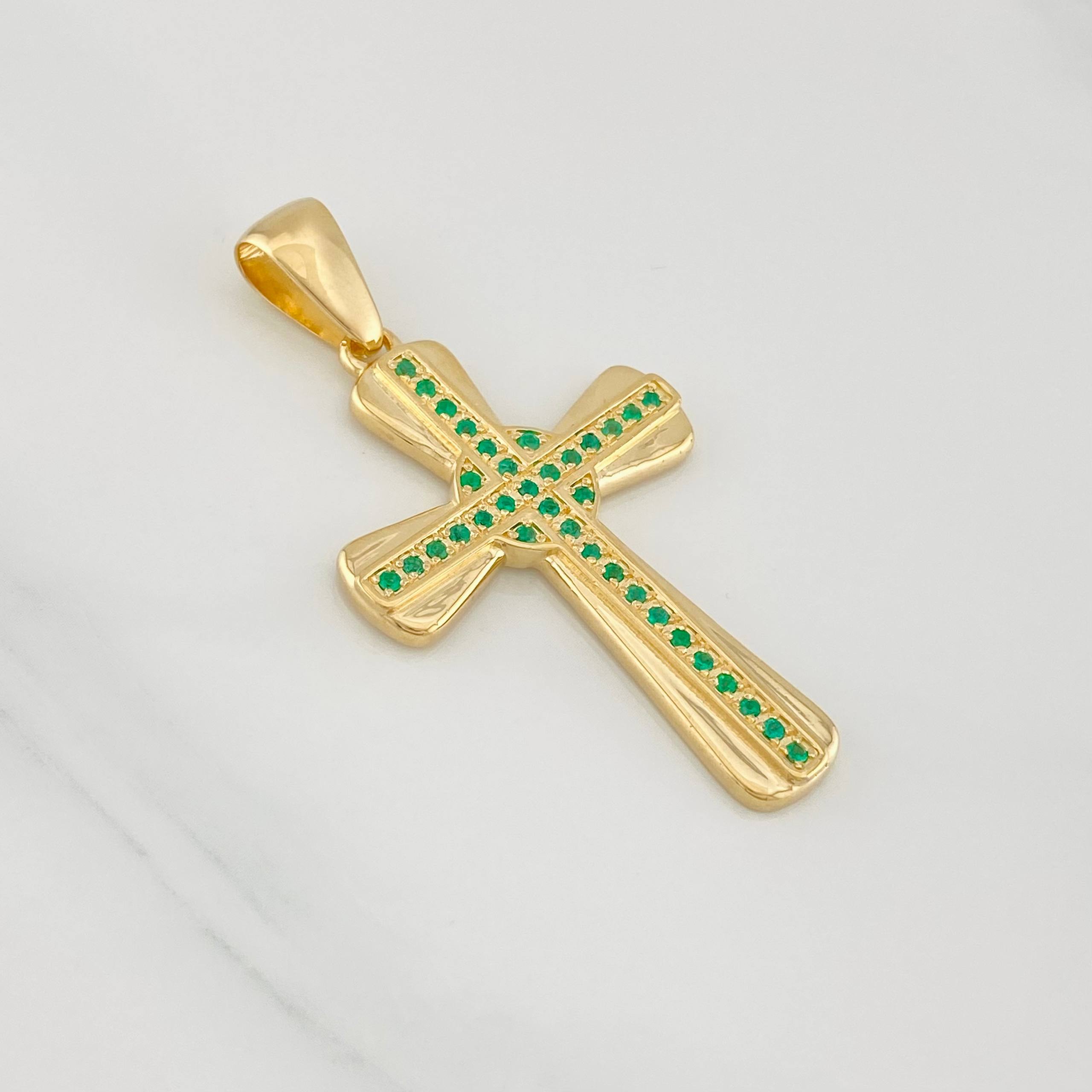 Dije Cruz Esmeraldas 35pts 14.25g / 6cm Oro Amarillo 18K
