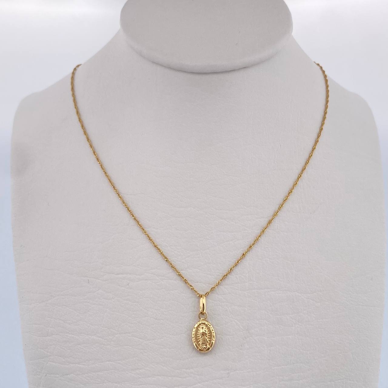 Set Cadena Singapur 1.1gr / 45.cm / 1.2mm + Dije Virgen Guadalupe 0.4gr Oro Amarillo 18K (Oferta) &