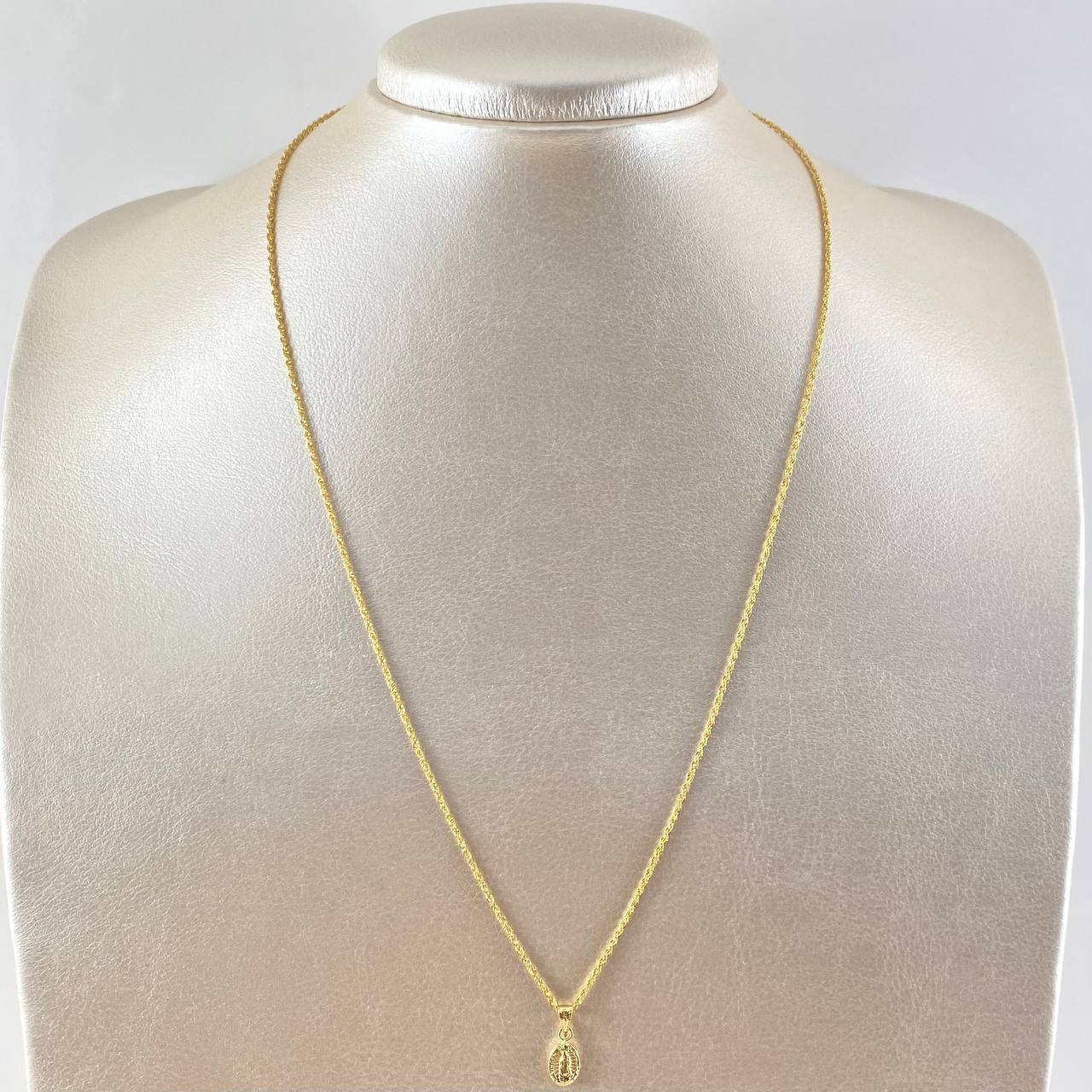 Set Cadena Lazo 1gr / 50cm / 1.2mm + Dije Virgen Guadalupe Ovalado 0.3gr / 1.5cm Cargador Bordeado 1.3gr Oro Amarillo 18K (Oferta) ©