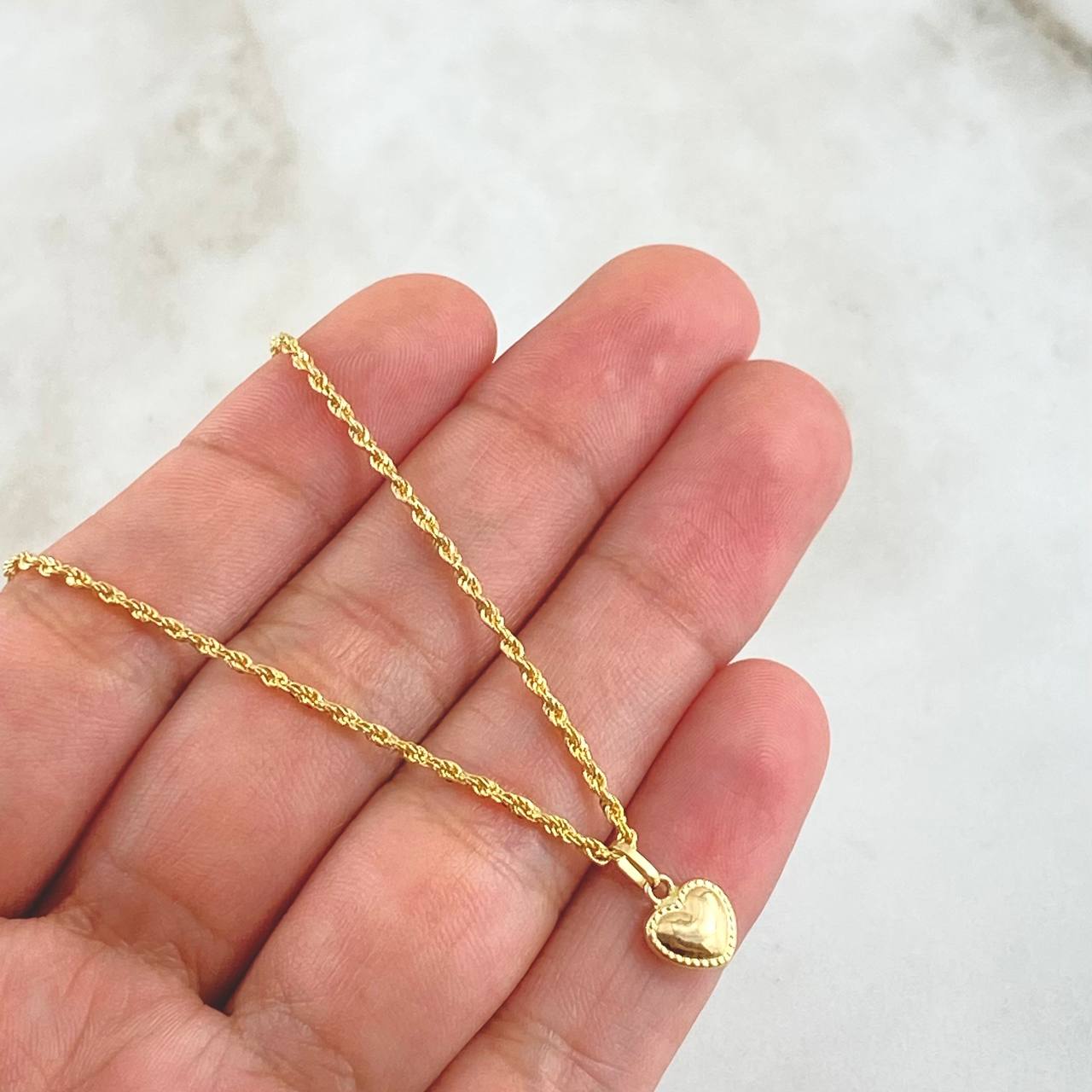 Set Cadena Lazo 1.3gr / 50cm / 1.5mm + Dije Corazón 0.25gr / 1.2cm Bordeado 1.55gr Oro Amarillo 18K (Oferta)