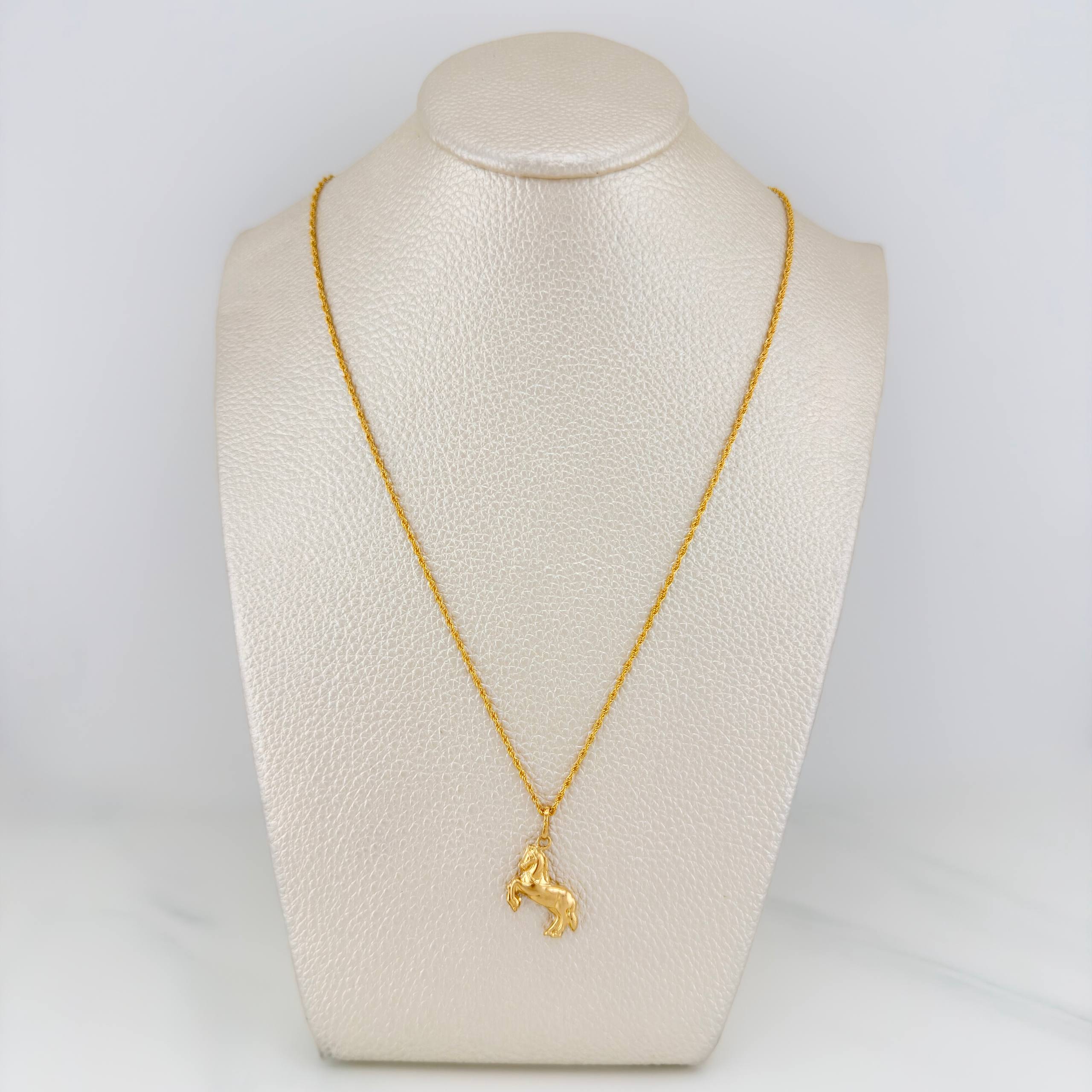 Set Cadena Lazo + Dije Caballo / 2.1gr / 60 cm Oro Amarillo 18K