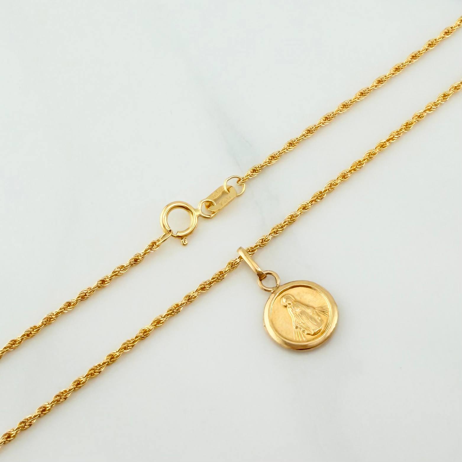 Set Cadena Lazo + Dije Virgen Milagrosa / 1.45gr / 50 cm Oro Amarillo 18K