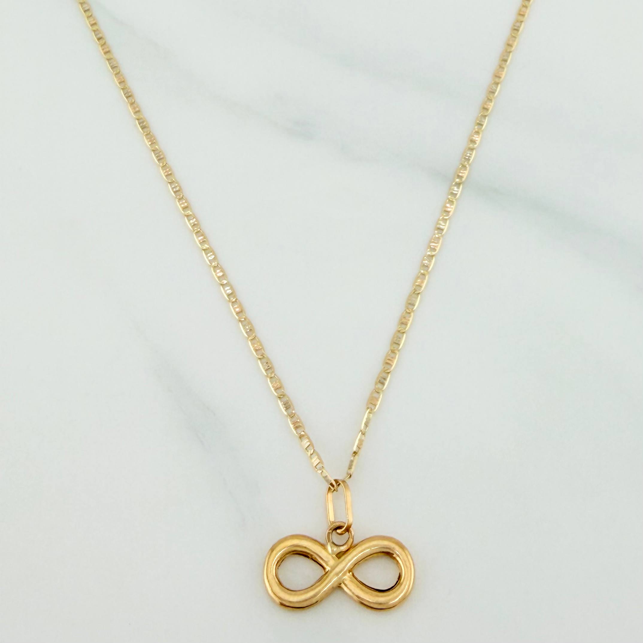Set Cadena Escalera Plana + Dije Infinito / 2.15gr / 50 cm Tres Oros 18K