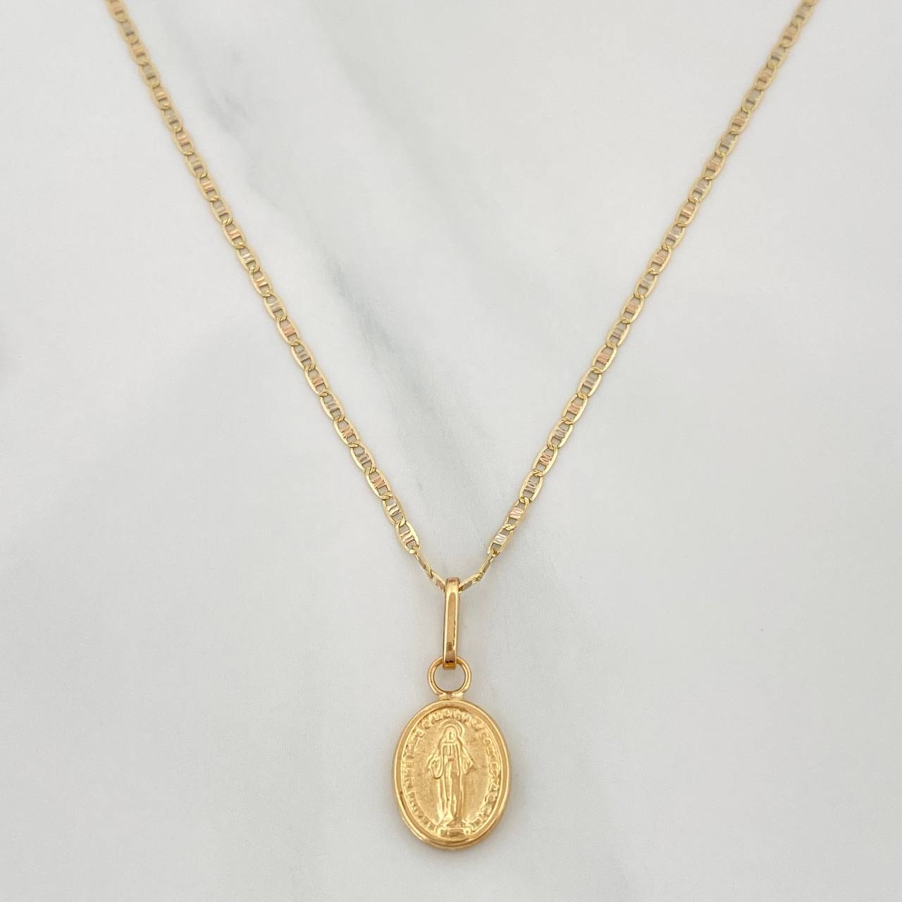 Set Cadena Escalera Plana + Dije Virgen Milagrosa / 2.3gr / 50.5 cm Tres Oros 18K