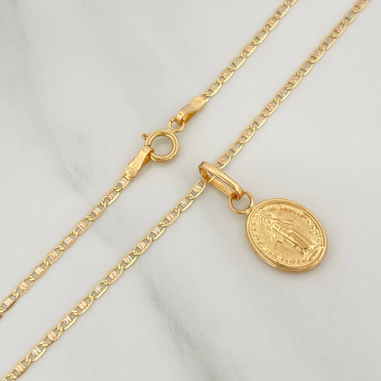 Set Cadena Escalera Plana + Dije Virgen Milagrosa / 2.3gr / 50.5 cm Tres Oros 18K