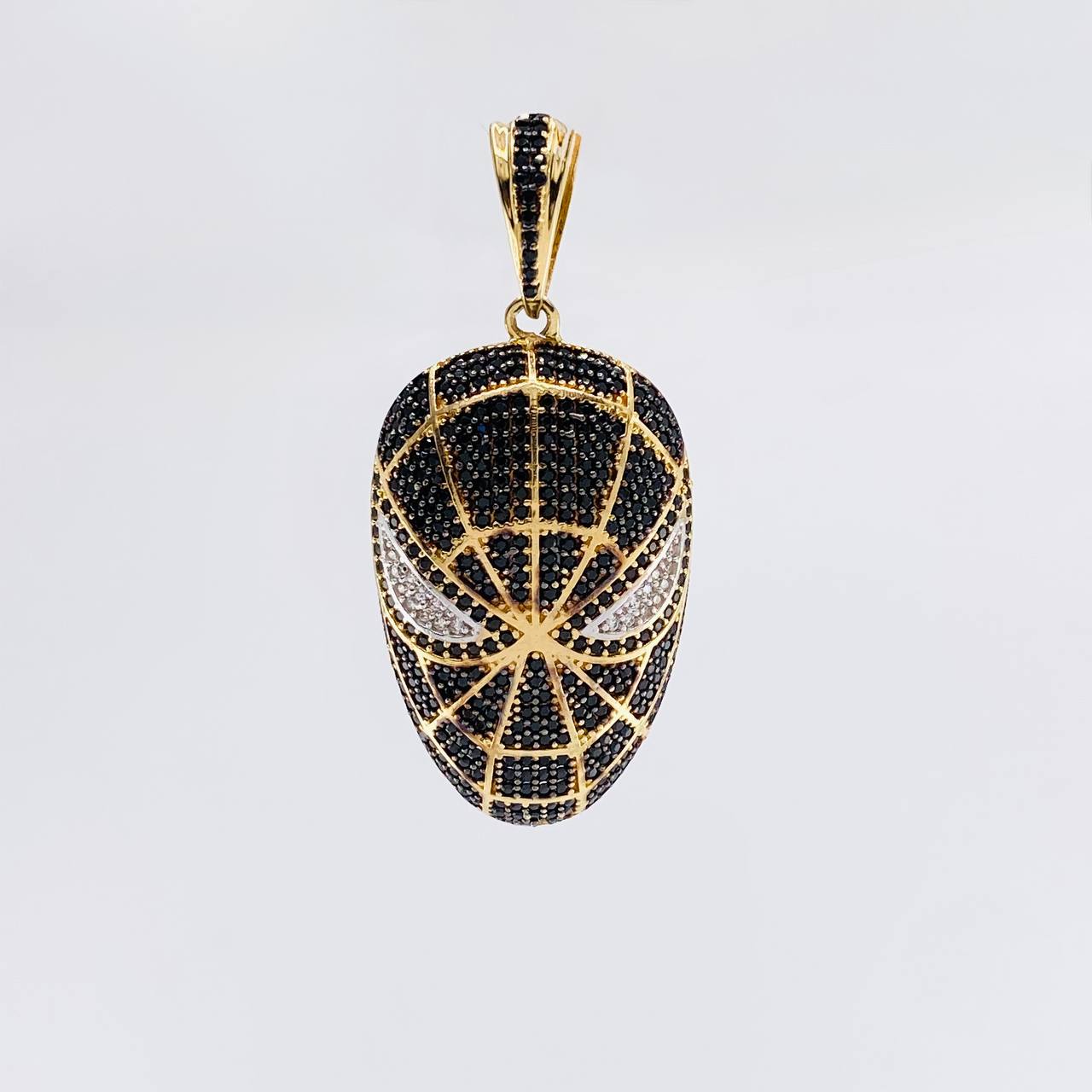 Dije Héroe de Negro 9.5g / 4.5cm Oro Amarillo 18K