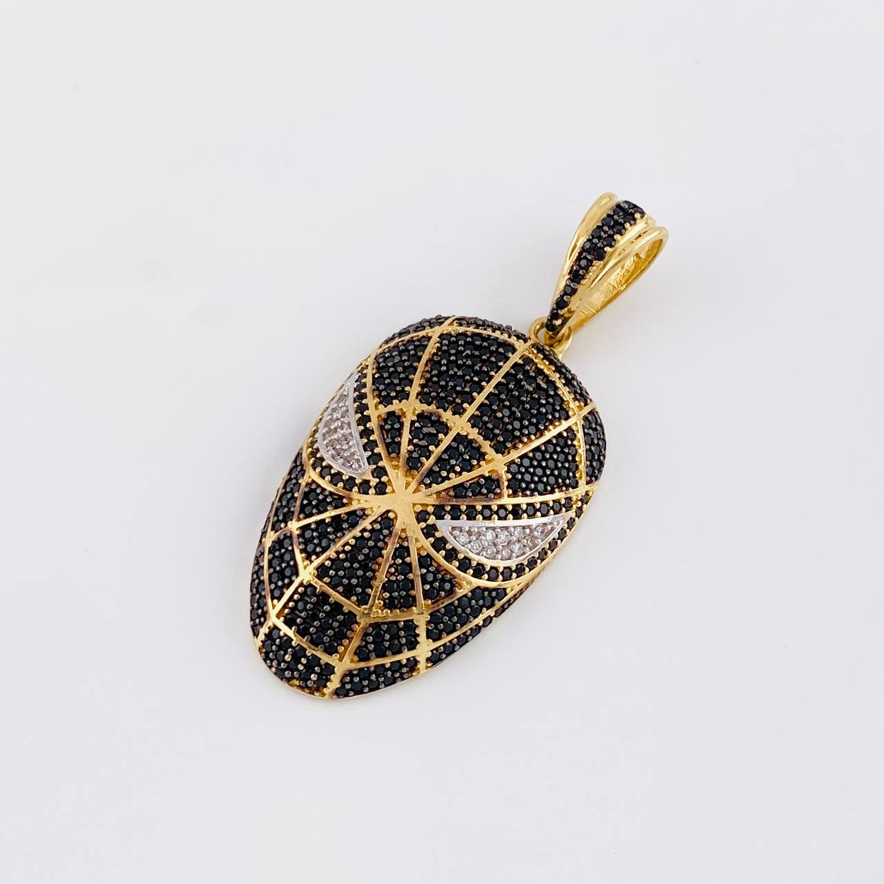 Dije Héroe de Negro 9.5g / 4.5cm Oro Amarillo 18K