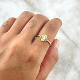 Anillo Trébol VCyA 2.25gr / T7 3/4 / 8mm Rayado - Circones Blancos Oro Amarillo 18K