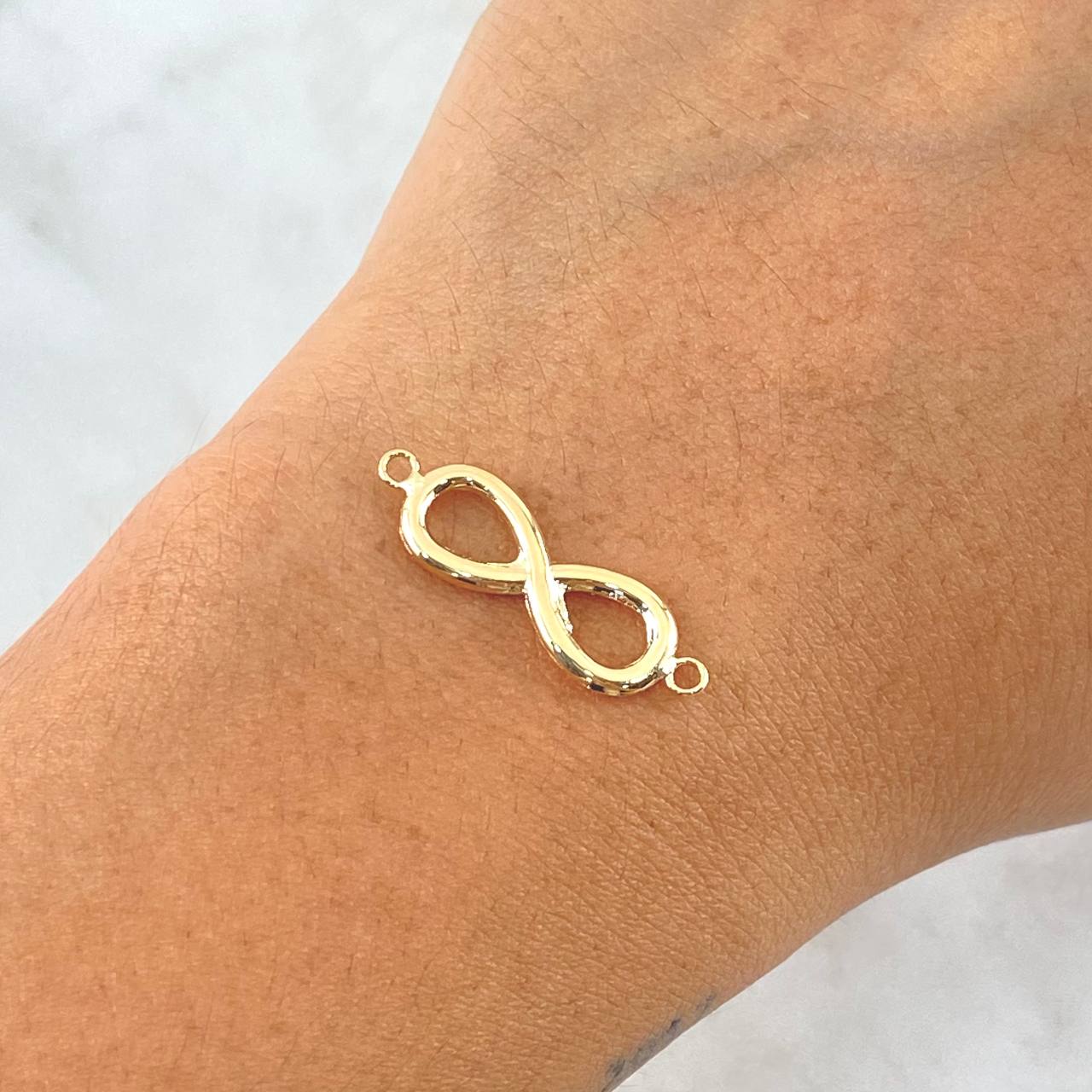 Herraje Infinito Silueta 0.7gr / 2.6cm / Liso Oro Amarillo 18K