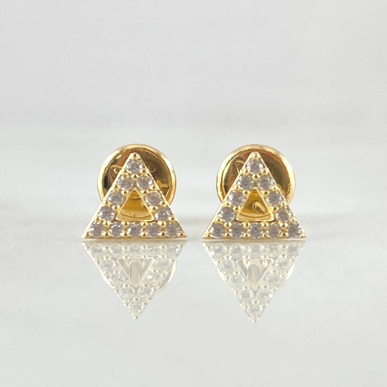 Topos Triangulo 0.65gr / Oro Amarillo 18K