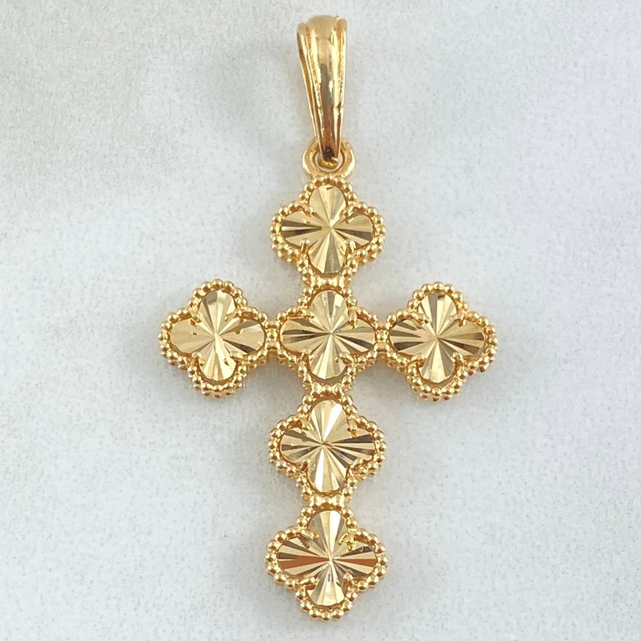 Dije Cruz Trebol 4.55gr / 4.3cm / Oro 18K ©