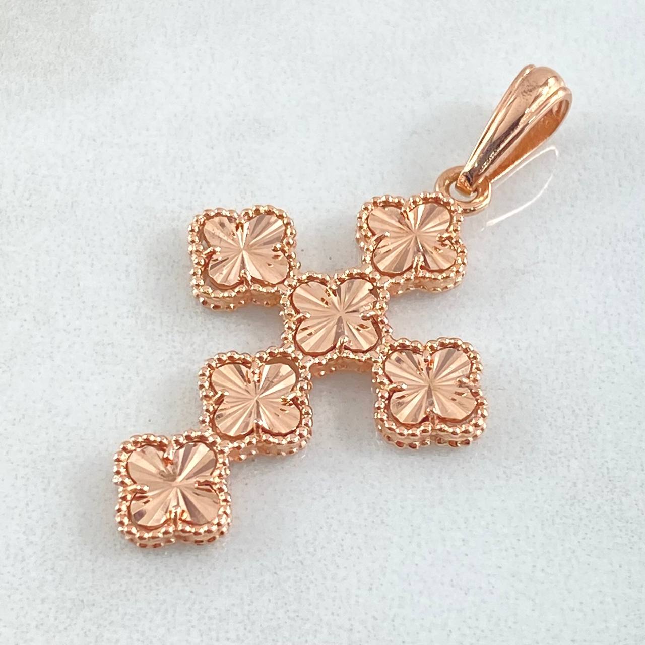 Dije Cruz Trebol 4.15gr / 4.1cm / Oro 18K ©