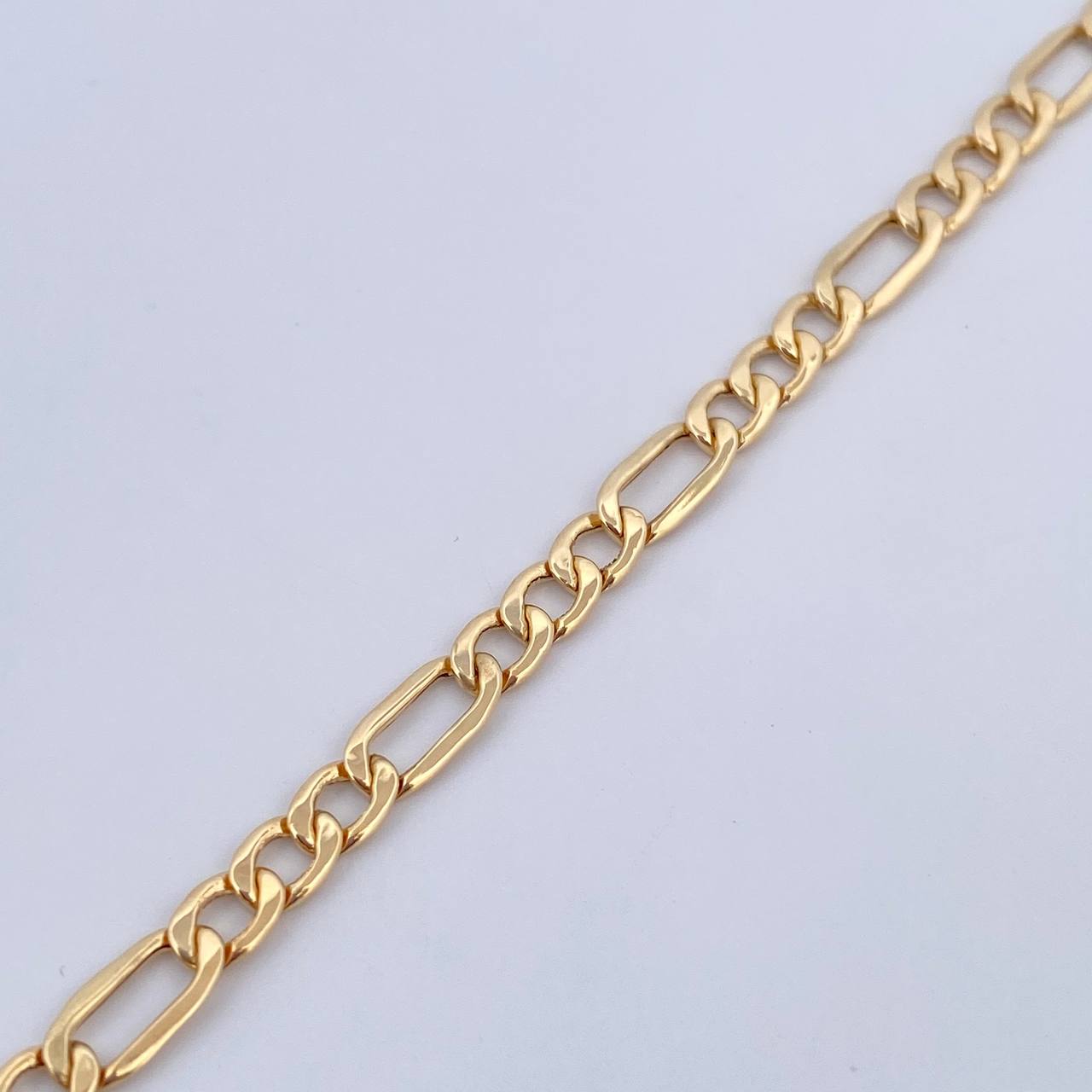 Pulso Figaro 2.85gr / 20.2cm / 3.9mm Oro Amarillo +1 18K &