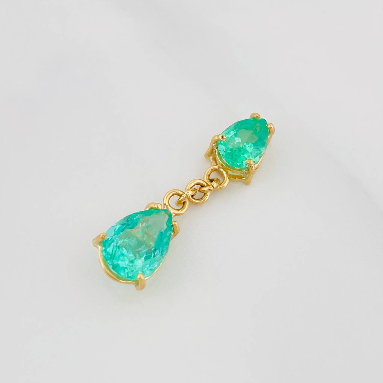 Dije Dúo Lagrimas Esmeraldas 2.19qts 1.55g / 2.6cm Oro Amarillo 18K