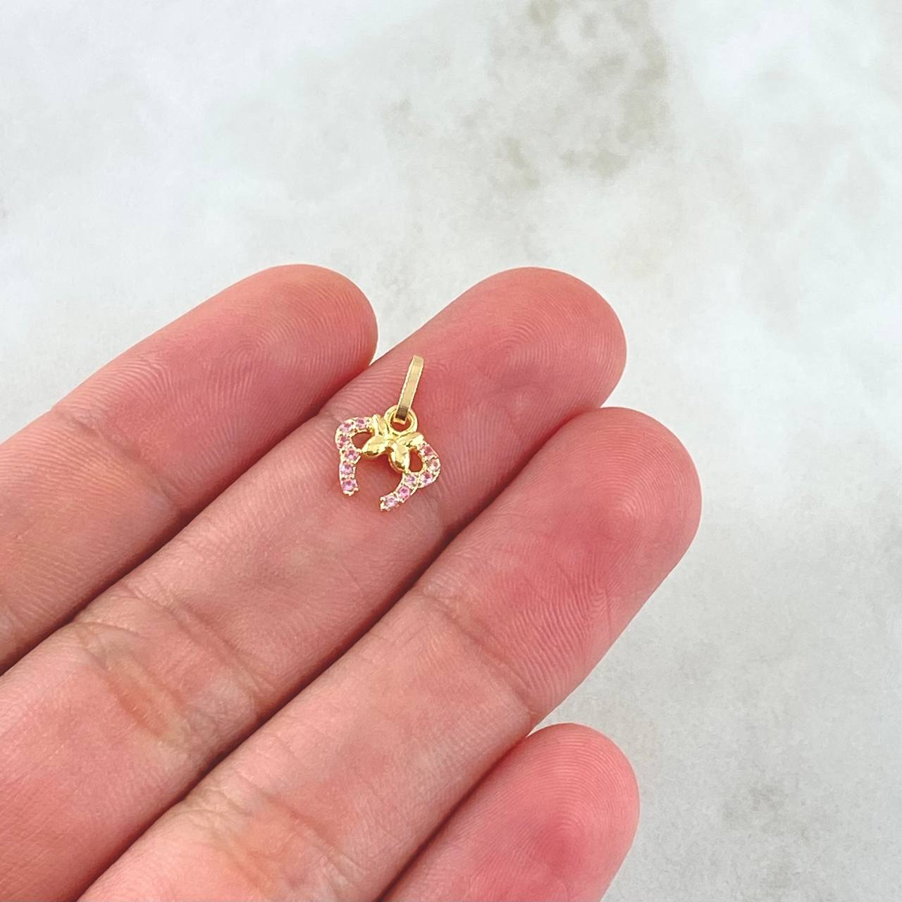 Dije Orejas De Ratón  0.35gr / 1.3cm / Circones Rosados Oro Amarillo 18K ©