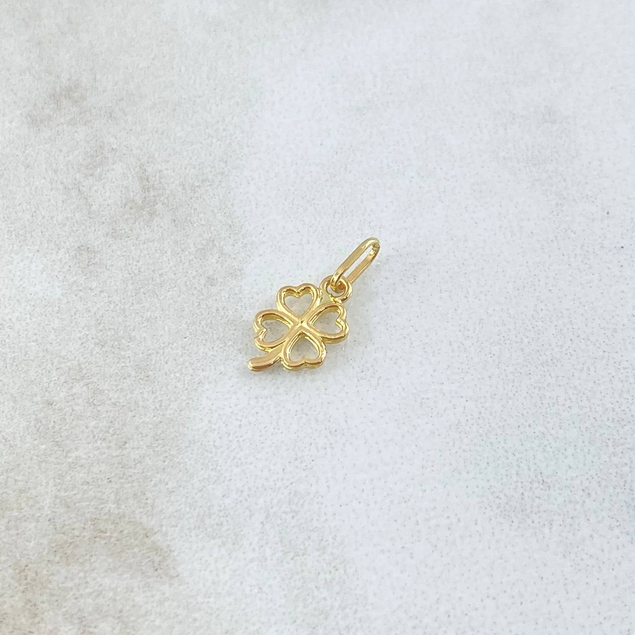 Dije Flor 0.3gr / 1.7cm / Silueta Lisa  Oro Amarillo 18K ©