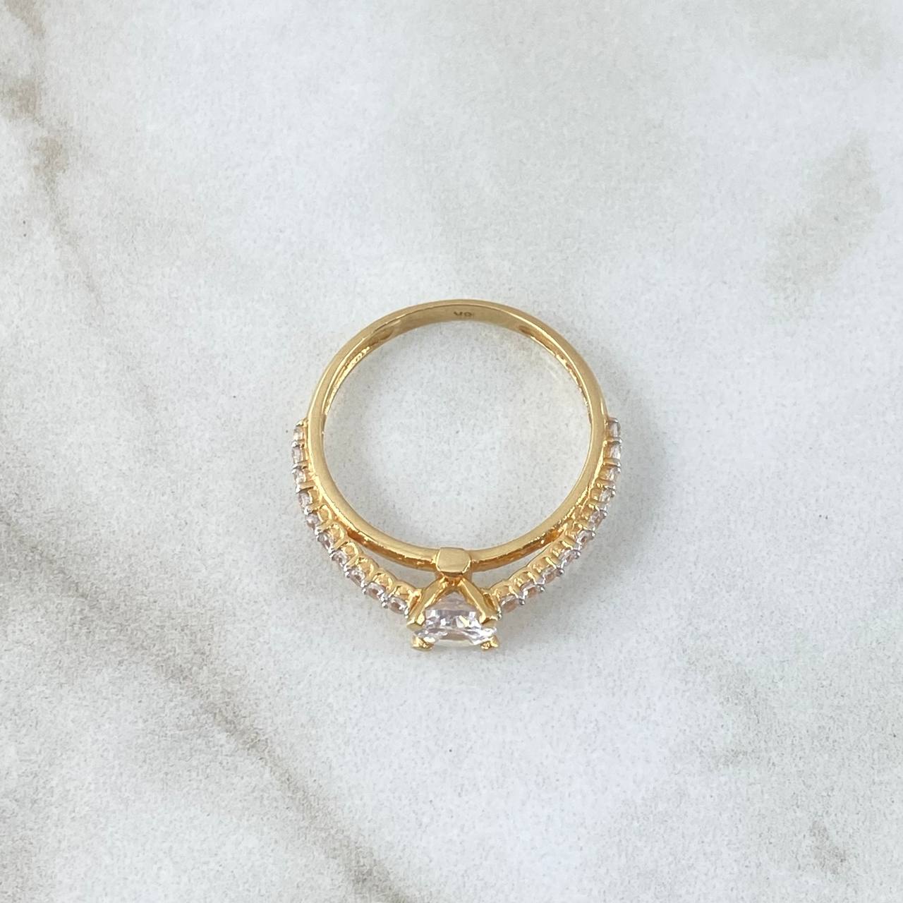 Anillo Solitario Doble Linea 2.5gr / T 7 / Circones Blancos Dos Oros Amarillo Blanco 18K