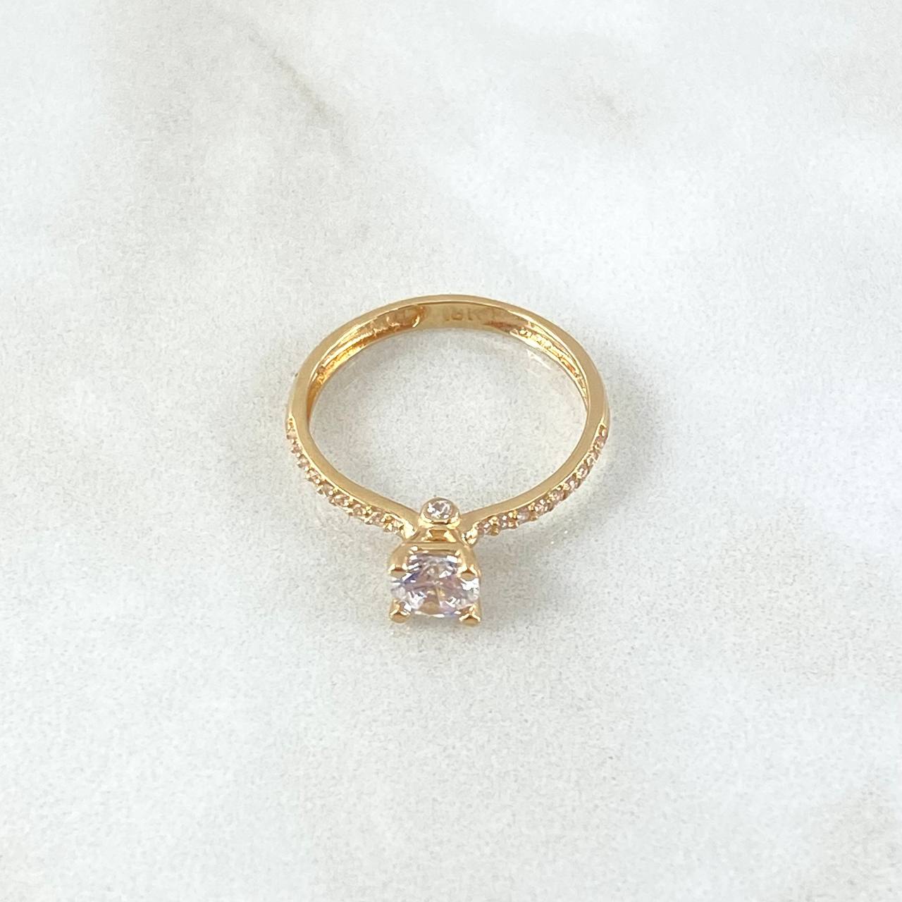 Anillo Solitario Cetro 1.95gr / T6 3/4 / Circones Blancos Oro Amarillo 18K