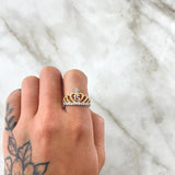 Anillo Corona 15s 3.65gr / T8 1/2 / Circones Blancos Oro Amarillo 18K