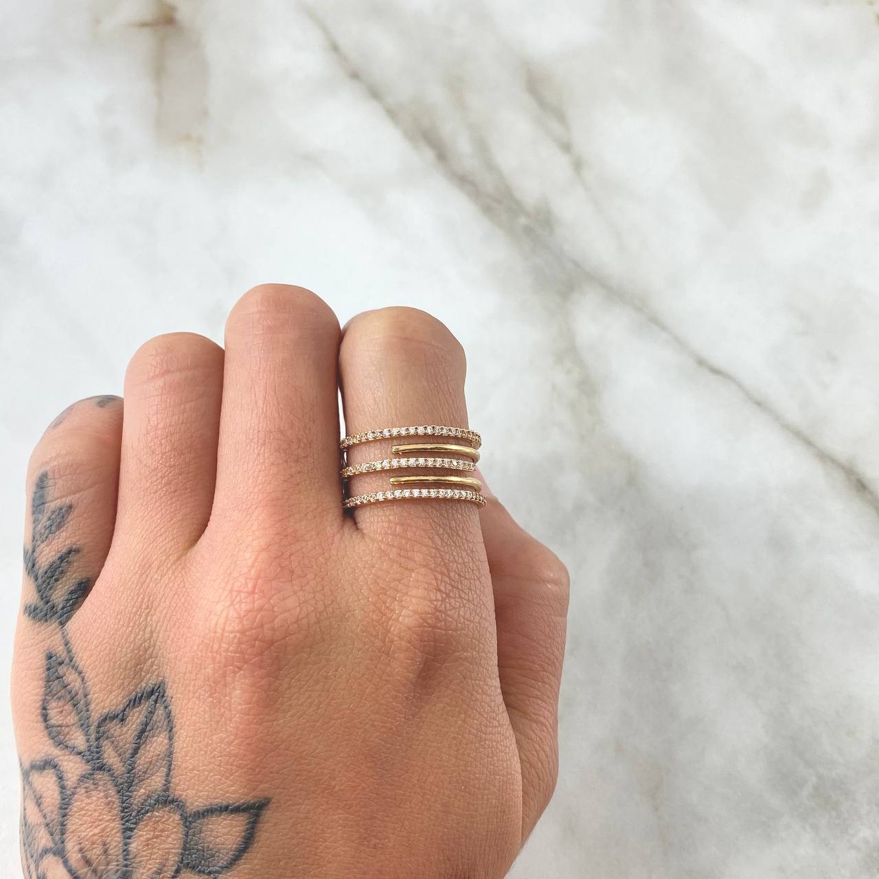 Anillo Garras Abrazadas 3gr / T7 3/4 / Circones Blancos Oro Amarillo 18K