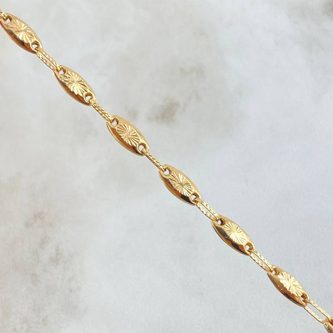 Pulso Rustico Ovalo Diamantado 5.2gr / 21cm-Oro Amarillo 18K *