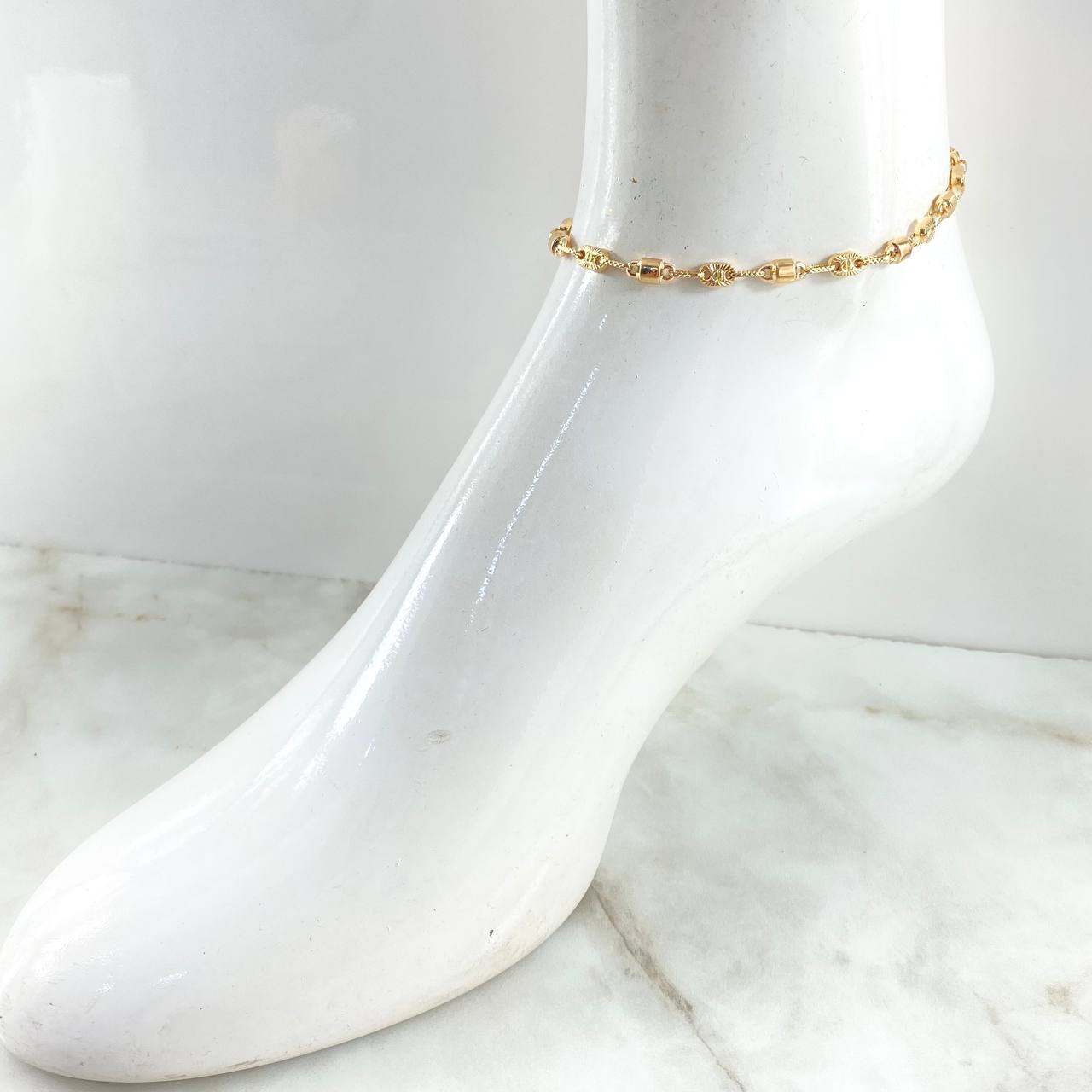 Tobillera Rustico Tornillo Diamantado 5.25gr / 24cm-Oro Amarillo 18K *