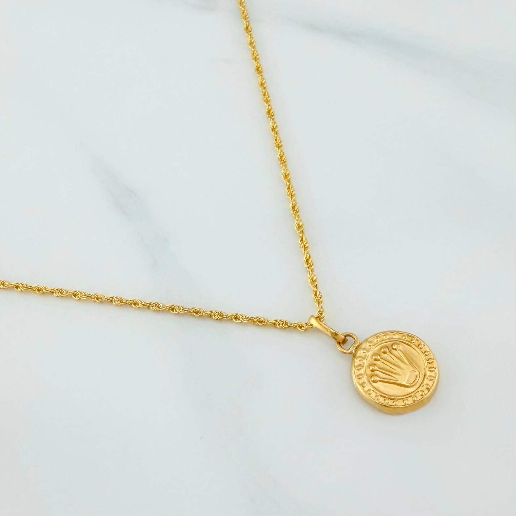 Set Cadena Lazo + Dije Corona / 1.75gr / 60 cm Oro Amarillo 18K